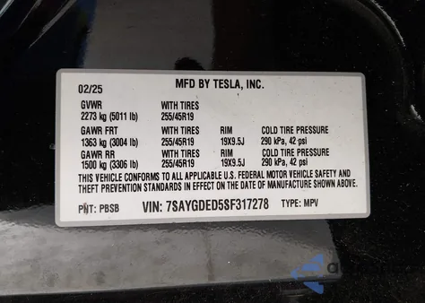 2025 Tesla Model Y Long Range Single Motor Rear-Wheel Drive z USA, uszkodzony, nr VIN 7SAYGDED5SF317278